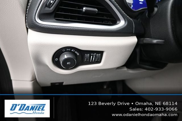 2022 Chrysler Pacifica Touring L