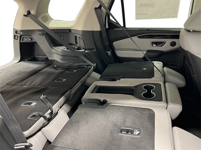 2025 Honda Pilot Touring w/ Tow Package