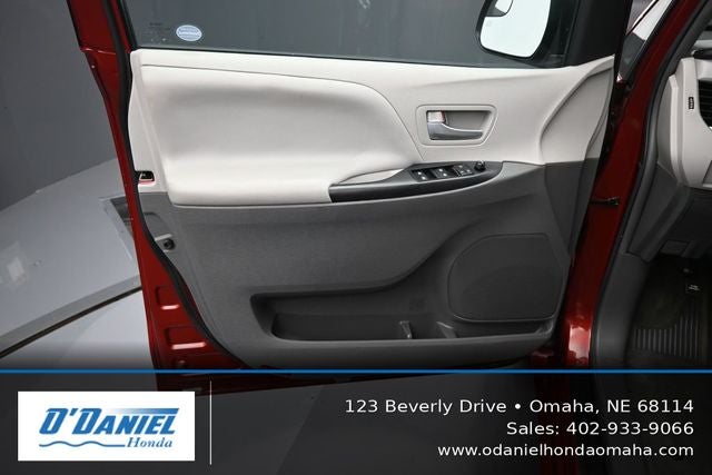 2017 Toyota Sienna LE 8 Passenger