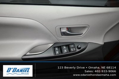 2017 Toyota Sienna LE 8 Passenger