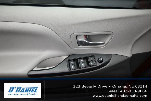 2017 Toyota Sienna LE 8 Passenger