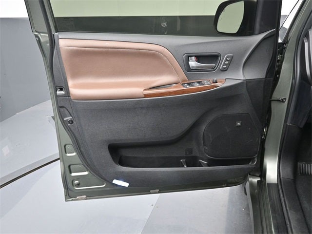 2019 Toyota Sienna L 7 Passenger