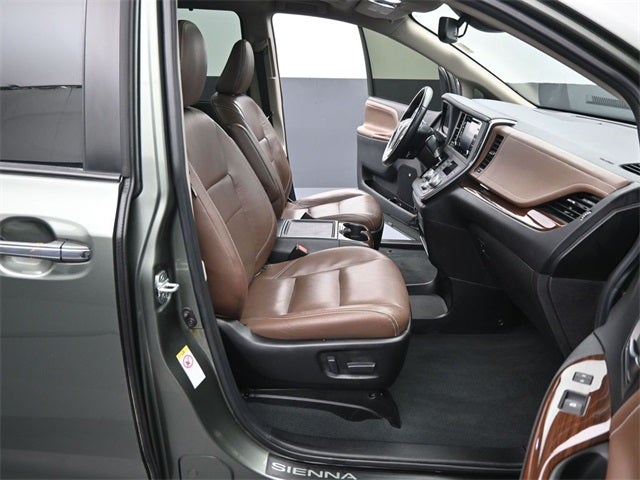 2019 Toyota Sienna L 7 Passenger