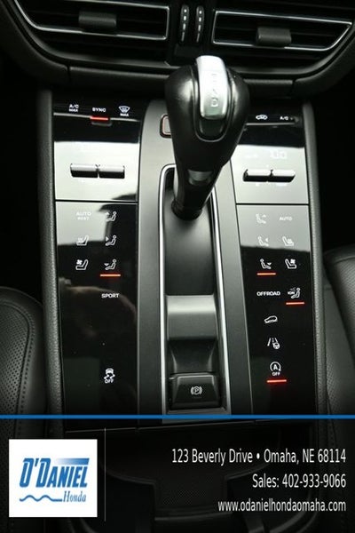 2023 Porsche Macan Base