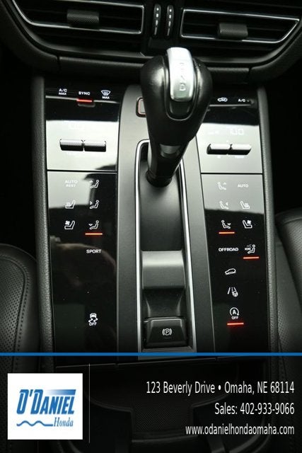 2023 Porsche Macan Base