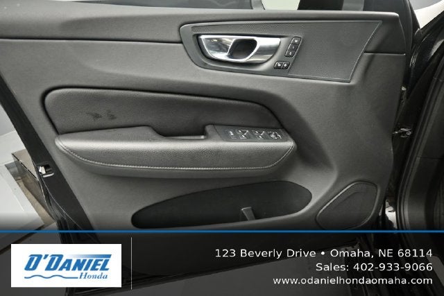 2021 Volvo XC60 T5 Momentum