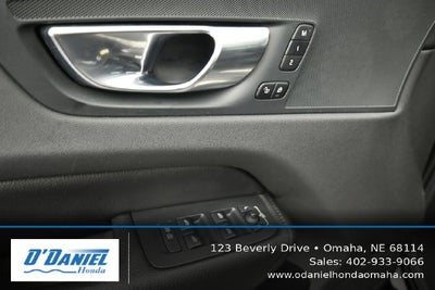 2021 Volvo XC60 T5 Momentum