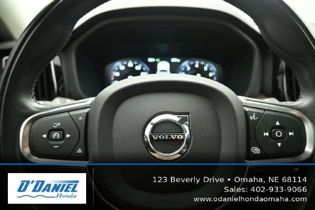 2021 Volvo XC60 T5 Momentum