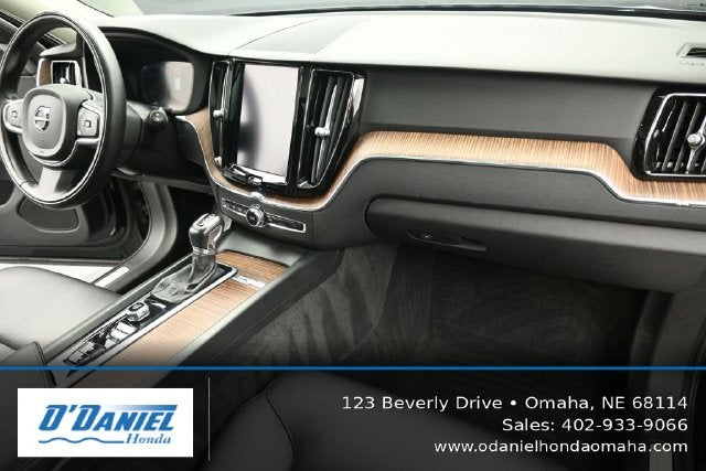 2021 Volvo XC60 T5 Momentum